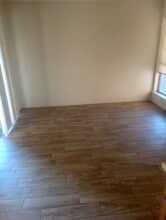 Building Photo - 6836 S Creek Dr