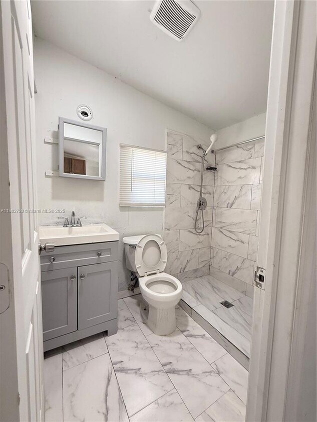 Foto principal - 2460 NW 61st St
