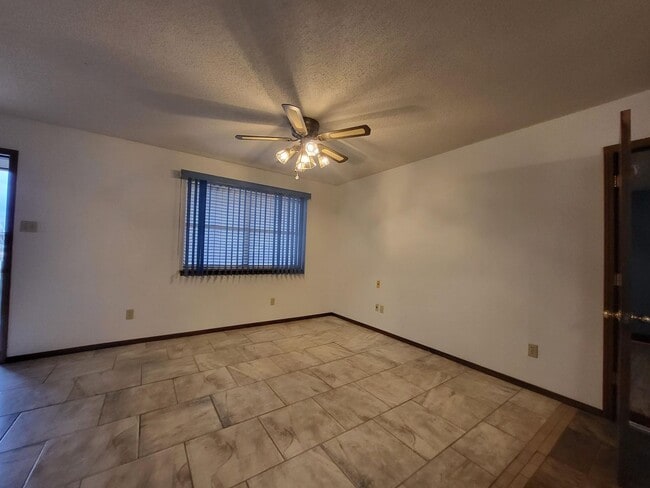 Building Photo - 25 Windsong Ln