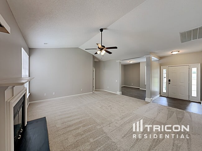 Foto del edificio - 109 Coulter Pine Ln