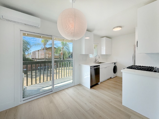 Photo - 776 W Wilson St Apartment