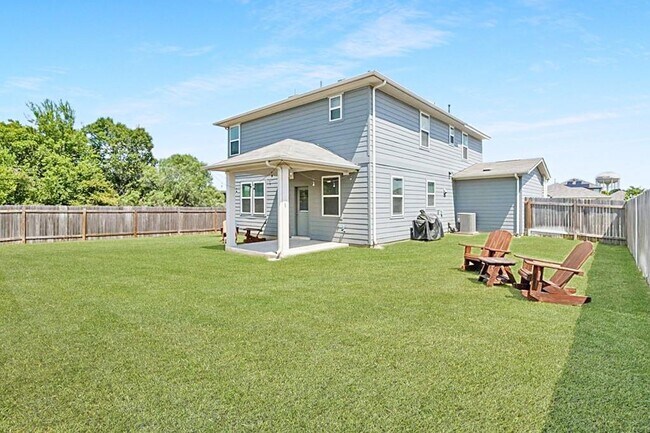 Foto del edificio - 112 Silver Springs Bend