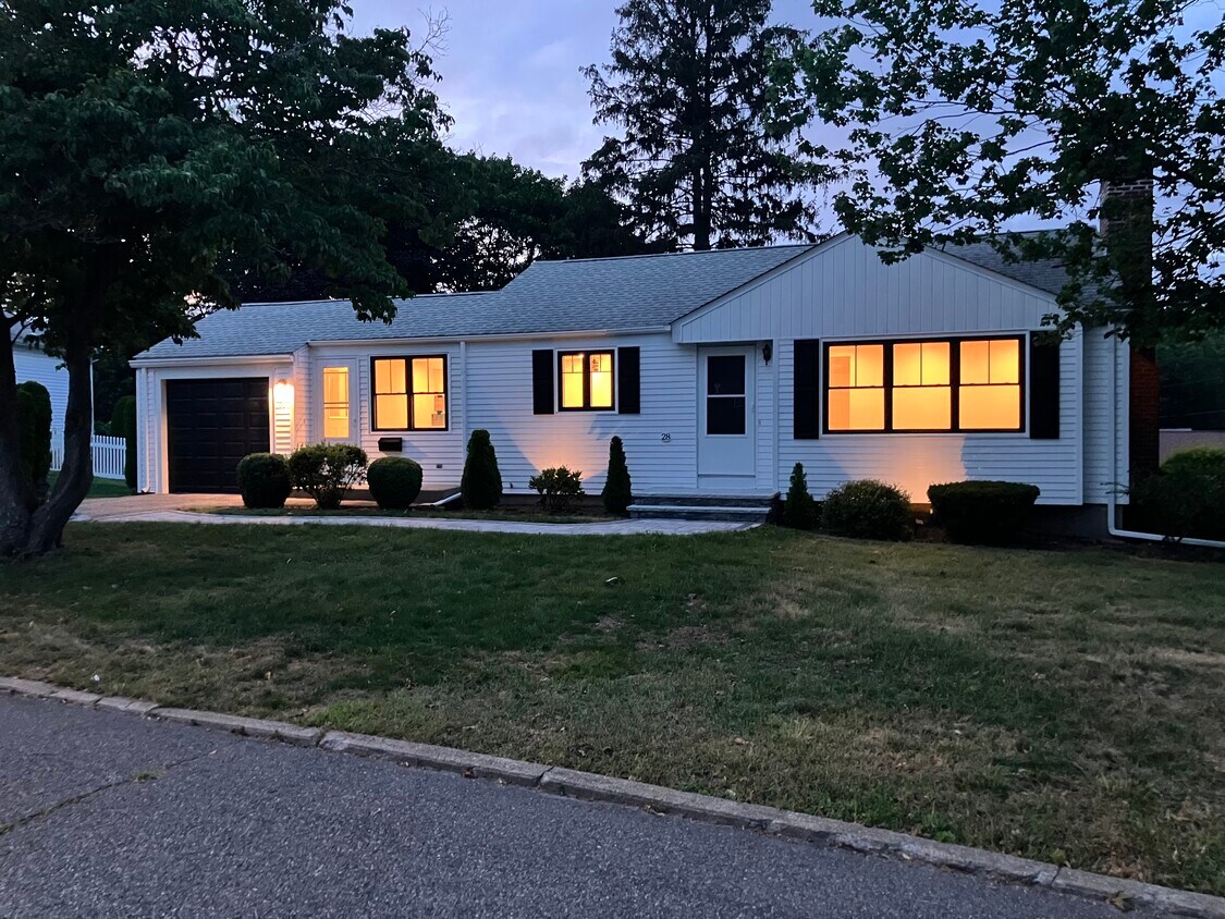 Foto principal - 28 Redwood Dr