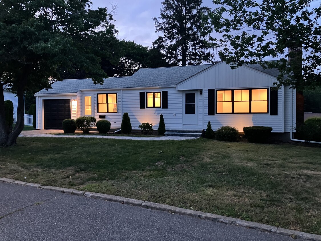 Primary Photo - 28 Redwood Dr