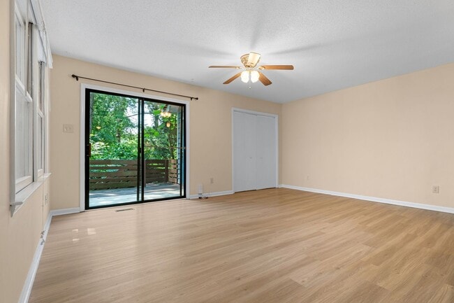Building Photo - 110 S Peak Dr