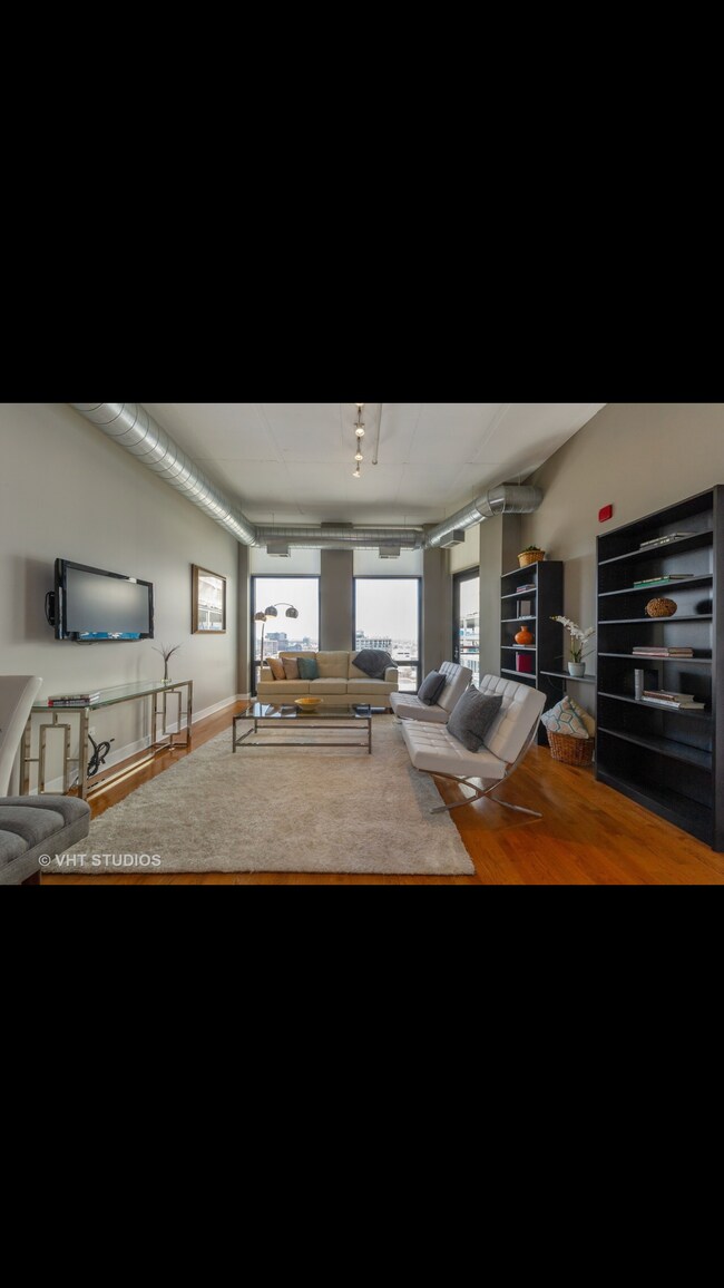 Building Photo - 740 W Fulton St