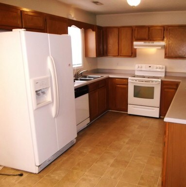 Building Photo - 400 Alec Ct