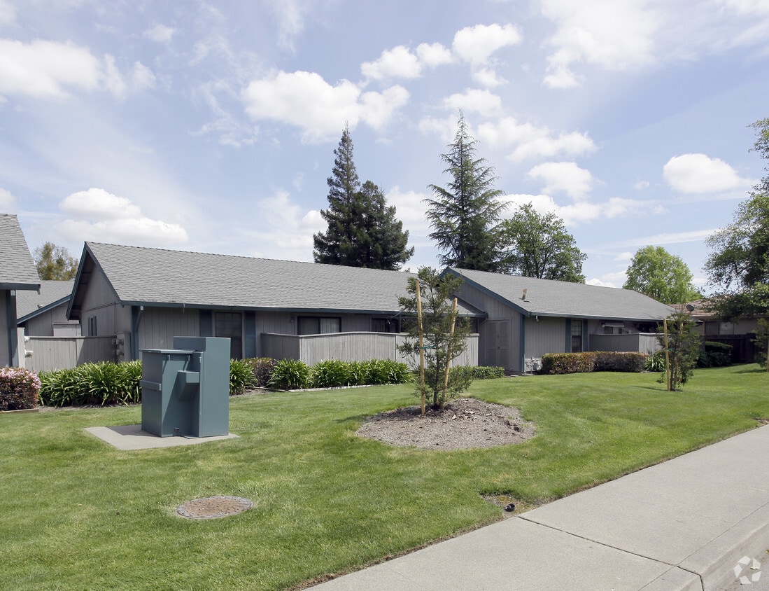Primary Photo - Gloria Drive Apartments