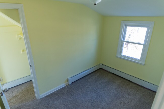 Building Photo - 211 Hillcrest Ave