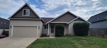 Building Photo - 331 NW Pacific Hills Dr