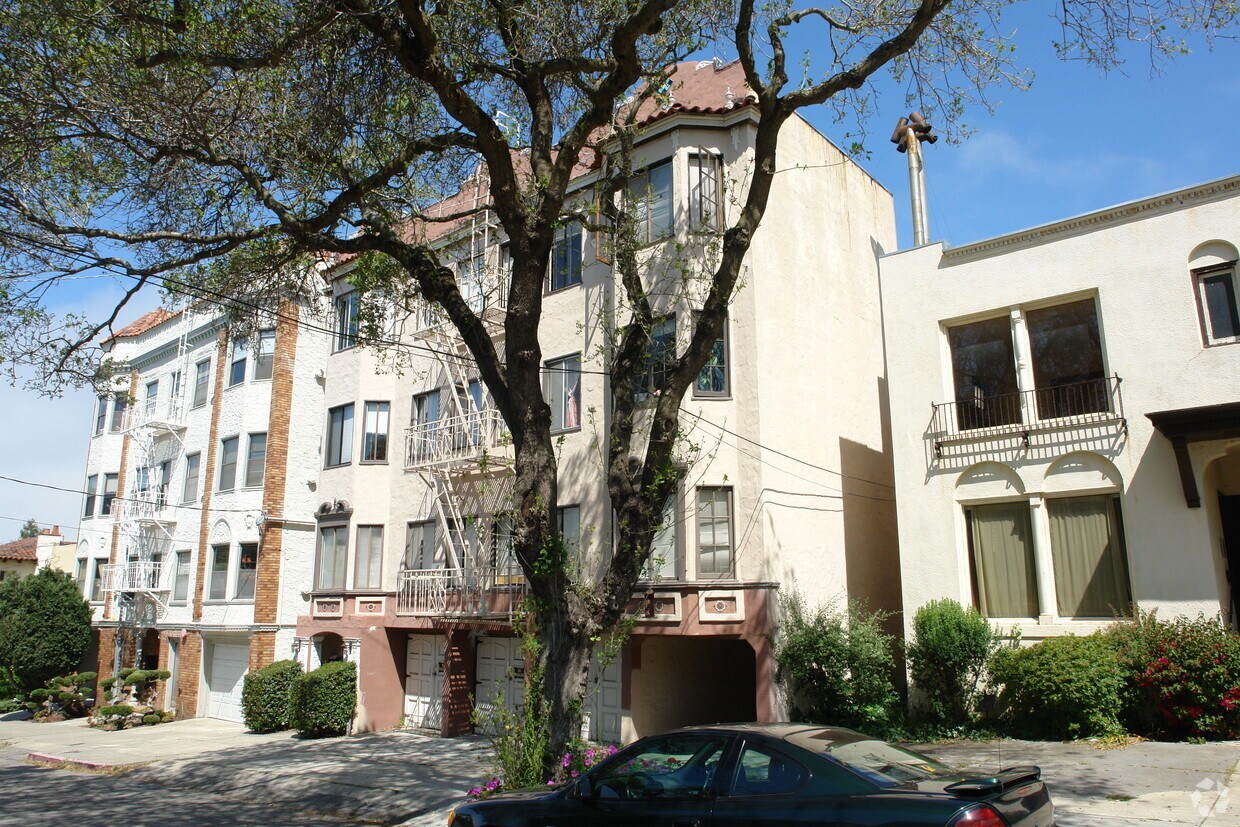 Primary Photo - 2355 Hilgard Ave