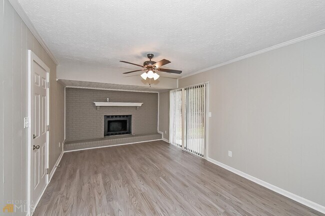 Foto del edificio - 2150 Cedar Valley Way