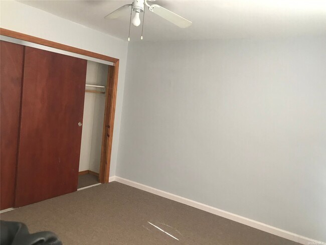 Foto del edificio - 221-28-221-64 64th Ave