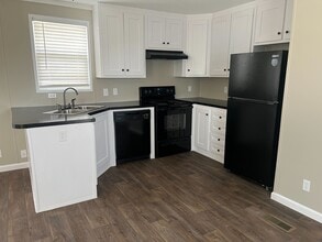 Building Photo - 750 Silent Valley Rd