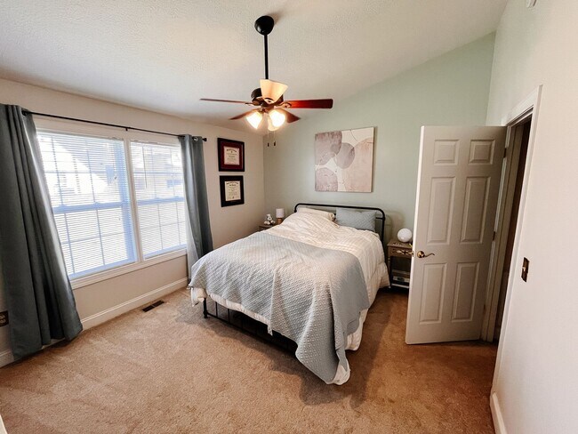 Building Photo - 2 Bedroom, 2.5 Bath Townhouse with Garage ...
