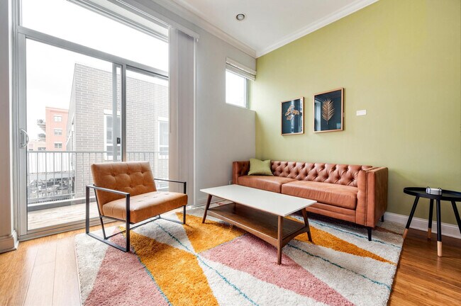 Foto del edificio - 1243 W Madison St