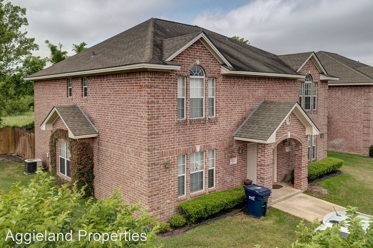 Primary Photo - 3 br, 3.5 bath House - 923 Monte Carlo