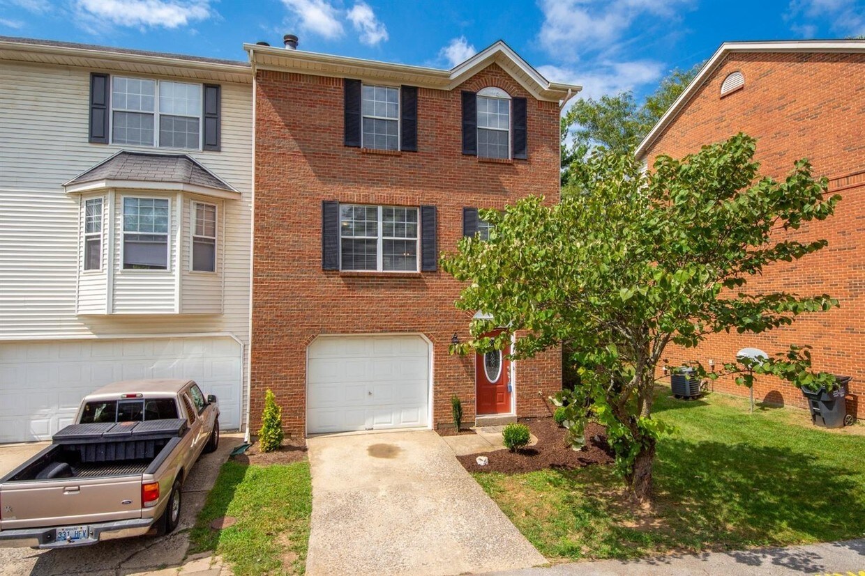 Primary Photo - 1145 Ashford Ln