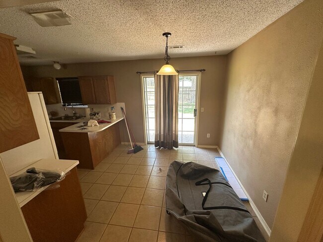 Foto del edificio - Beautiful 3 Bed, 2 Bath Home in Springdale! Available 8/1