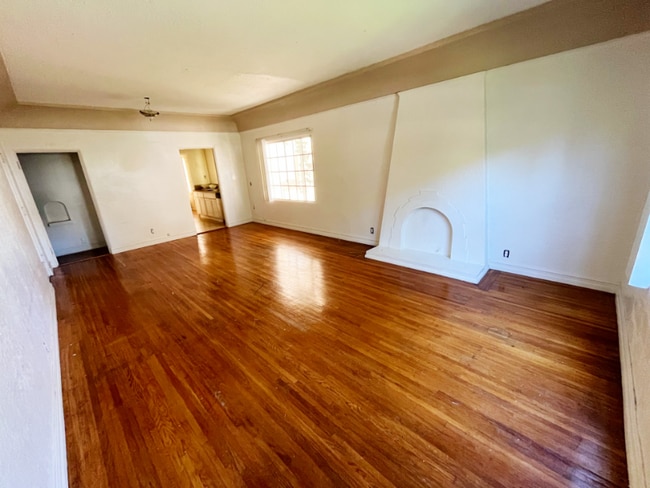 Building Photo - 227 S Gale Dr