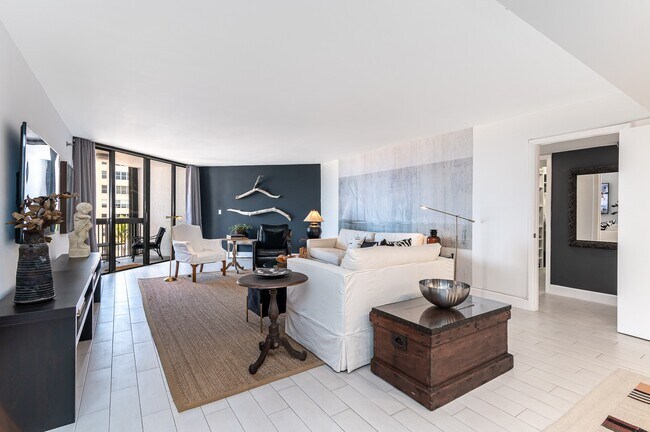 Building Photo - 1155 Hillsboro Mile
