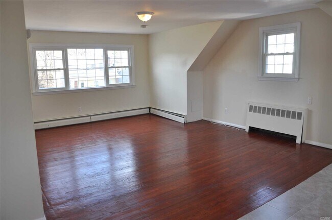 Building Photo - 104 MacGregor Ave