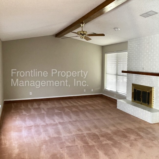 Building Photo - 20 Doral Ct