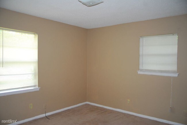 Building Photo - 3 br, 1.5 bath House - 105 Ben Dr
