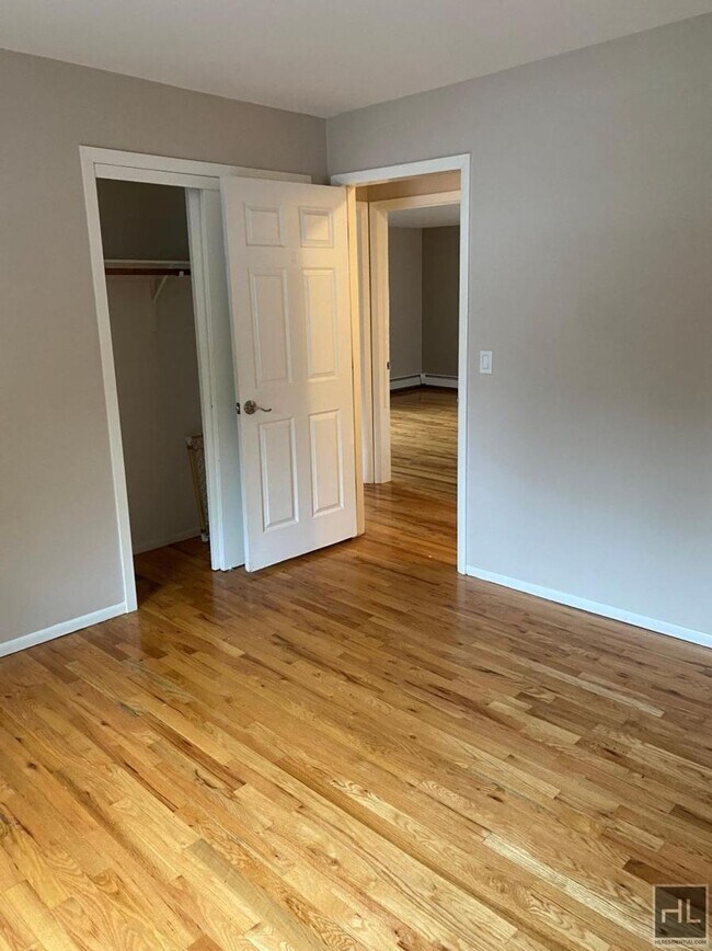 Building Photo - 3 bedroom, 2 bath on REMSEN STREET