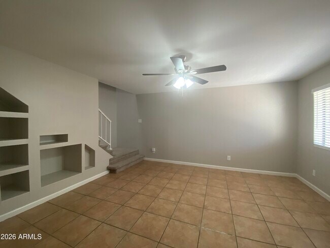 Foto del edificio - 2311 E Hartford Ave