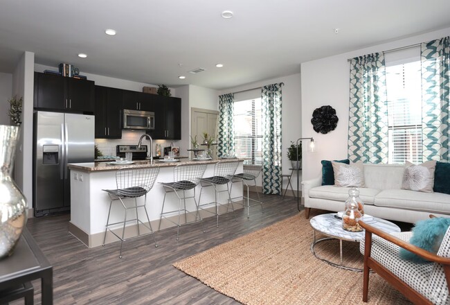 Building Photo - 2-Bed Luxury + 1 Month Free Special!