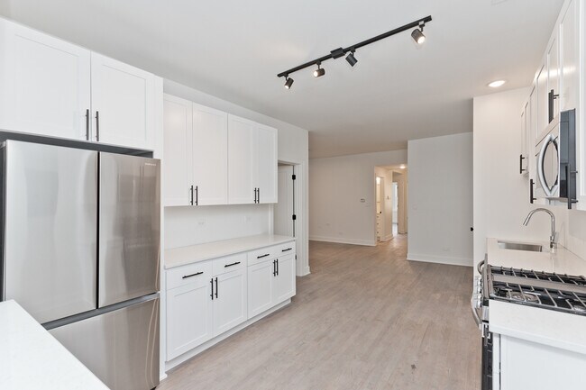 Foto del edificio - 2470 N Lincoln Ave