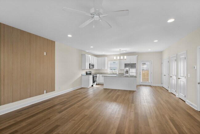 Building Photo - 3260 Academy Dr