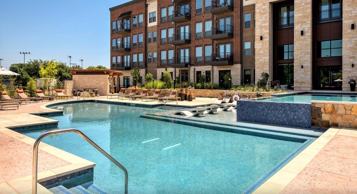 The Silverlake Apartments in Grapevine, TX