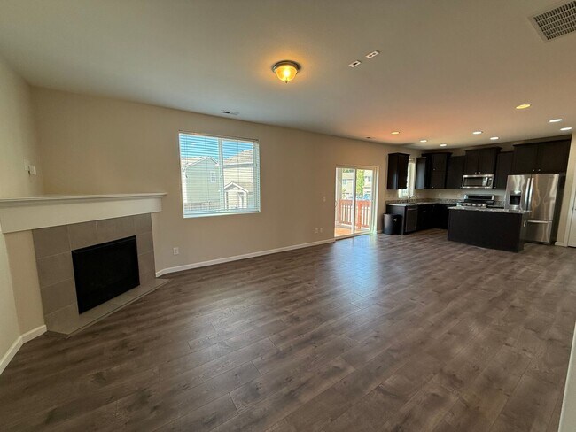 Building Photo - Spacious Modern Puyallup Home