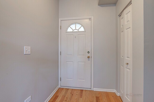 Foto del edificio - 1655 Windward Ct