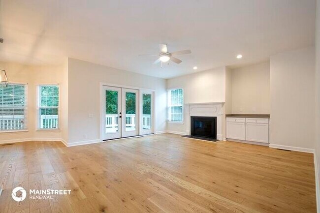 Foto del edificio - 1024 Laurel Park Ln