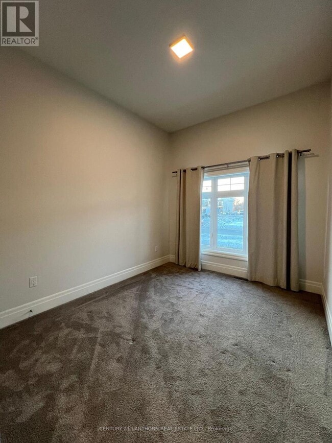 Photo du bâtiment - 64 Markland Ave