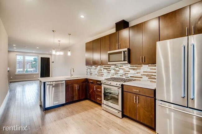 Foto del edificio - 2414 N Washington St