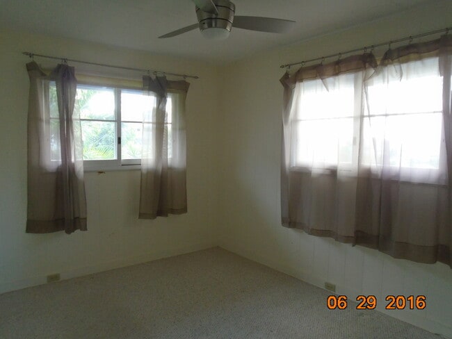 Building Photo - Great Kailua Neighborhood! Single Family h...