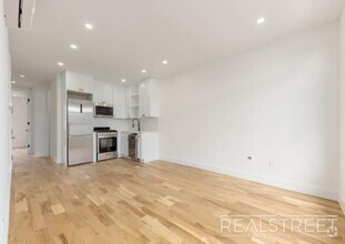 Building Photo - 10 Marconi Pl