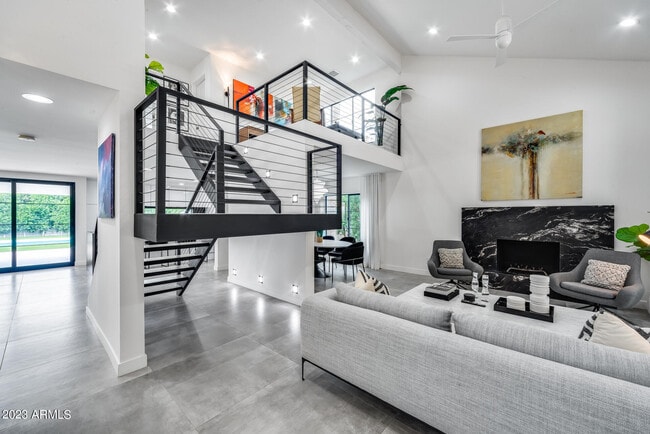 Foto del edificio - 8618 N Timberlane Dr