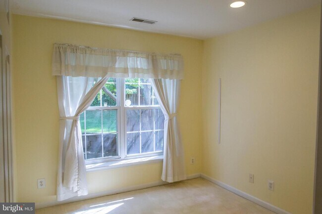 Building Photo - 5421 Summer Leaf Ln
