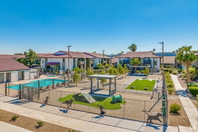 Courtyard - Gateway Villas