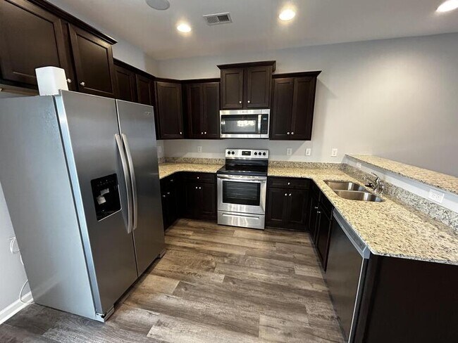 Building Photo - 138 Adger Rd