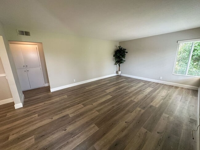 Building Photo - 23 Rockwood