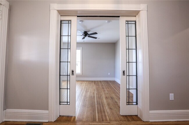 Foto del edificio - 739 University Ave