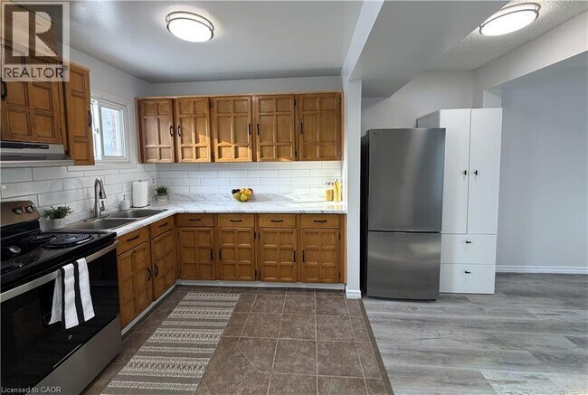 Photo du bâtiment - 397 Stirling Ave S