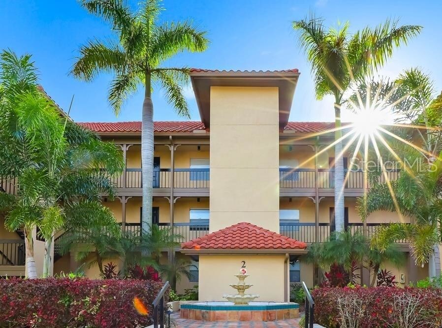 Foto principal - 2400 Feather Sound Dr