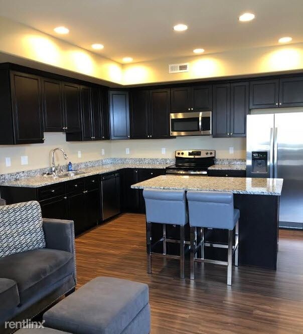 Primary Photo - 3 br, 2.5 bath Condo - 880 Napa Dr